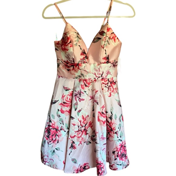 NWT pink homecoming mini dress floral fit & flare … perfect for HOCO size 3 - Picture 3 of 15